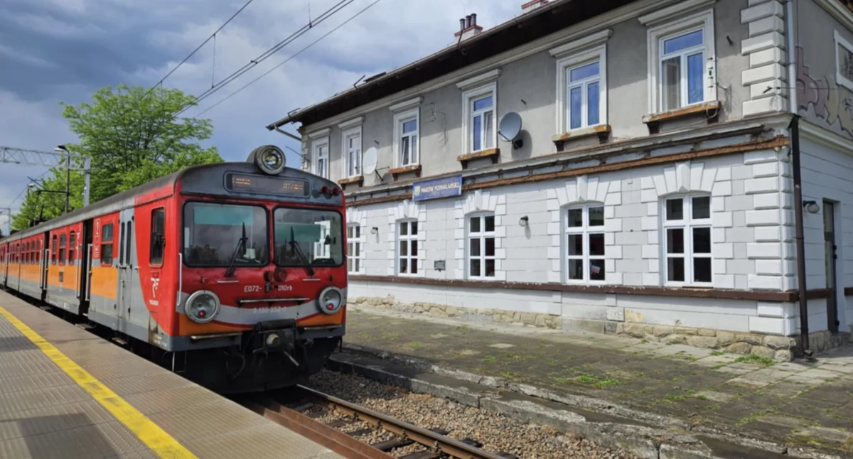 Drogi i Transport, Maków Podhalański Akcja społeczna obronie połączeń kolejowych - zdjęcie, fotografia