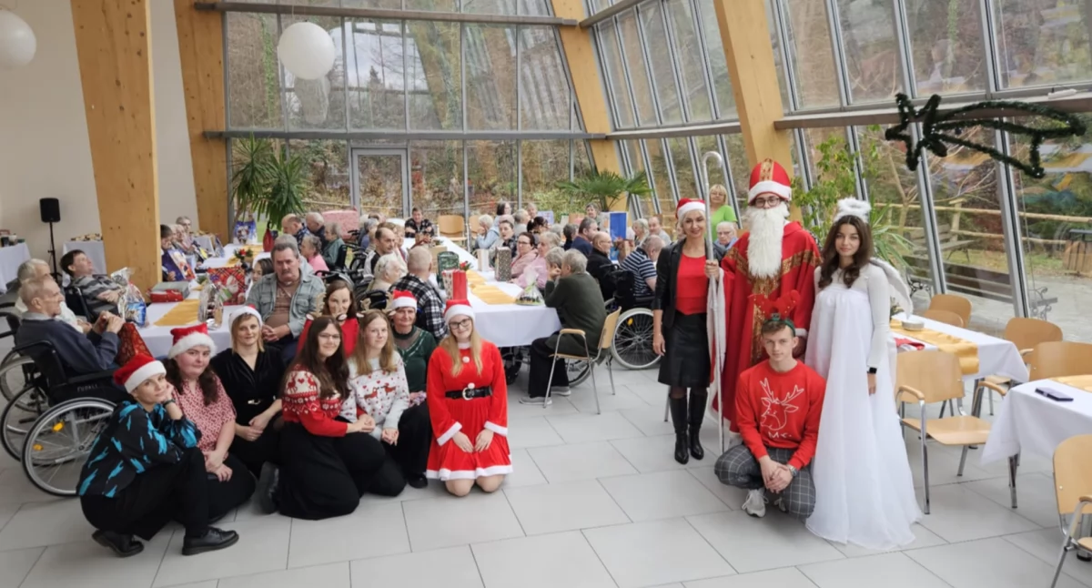 Rozrywka, Święty Mikołaj Zakładzie Opieki Długoterminowej Makowie Podhalańskim - zdjęcie, fotografia