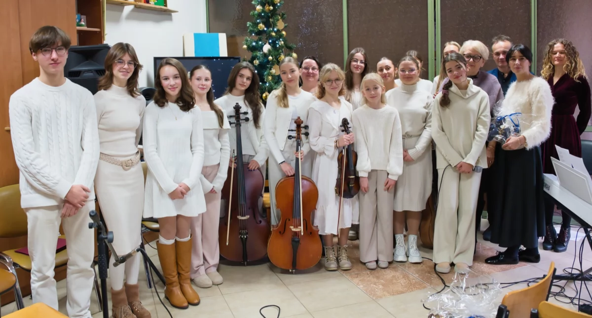 Rozrywka, Świąteczny koncert Pomocy Społecznej Makowie Podhalańskim - zdjęcie, fotografia