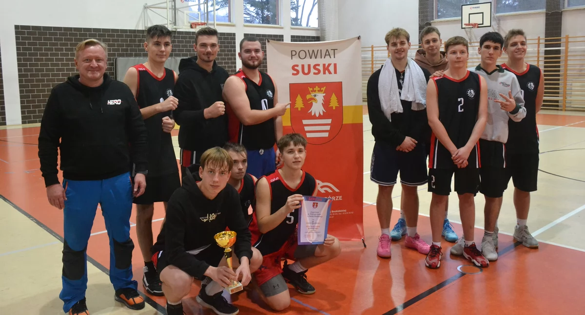 Sport szkolny, Goetel rządzi koszem - zdjęcie, fotografia
