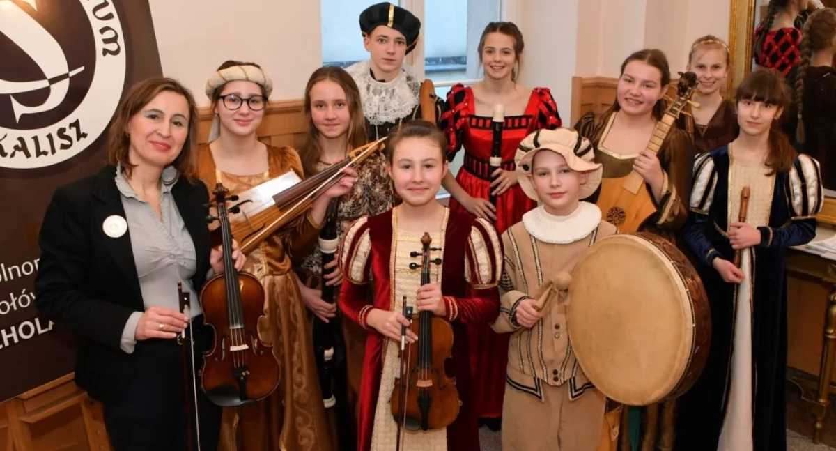 Religia, Zespół Muzyki Dawnej Gaspara Castiglione uświetni mszę świętą okazji lecia konsekracji starego kościoła - zdjęcie, fotografia