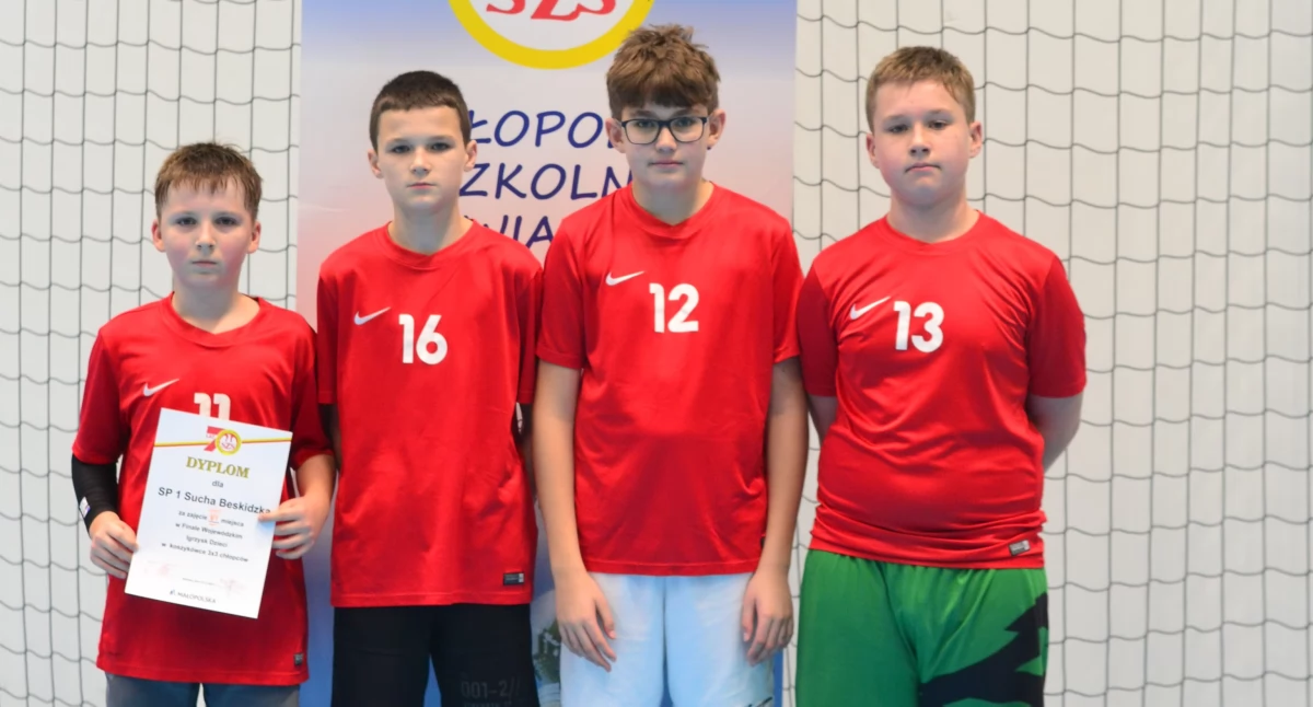 Sport szkolny, Uczniowie suskiej jedynki podjęli rękawicę Wieliczce - zdjęcie, fotografia