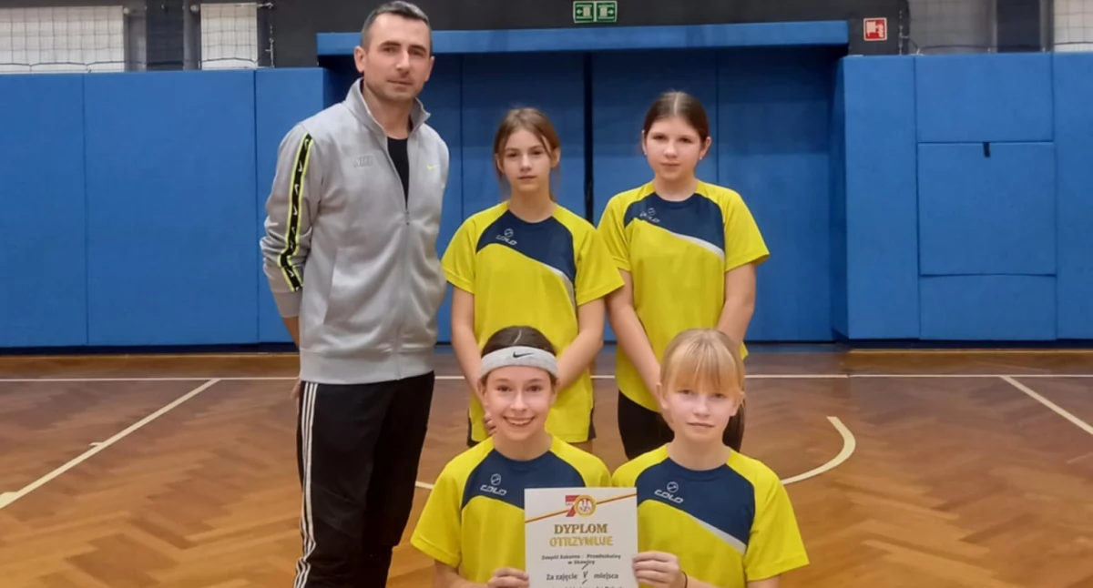 Sport szkolny, Uczennice Skawicy drużyn koszykówkę Małopolsce - zdjęcie, fotografia