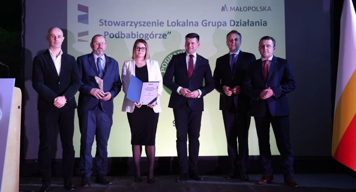 Nasze sprawy, Stowarzyszenie „Podbabiogórze” prestiżowym wyróżnieniem kategorii „Leader Współpracy” - zdjęcie, fotografia