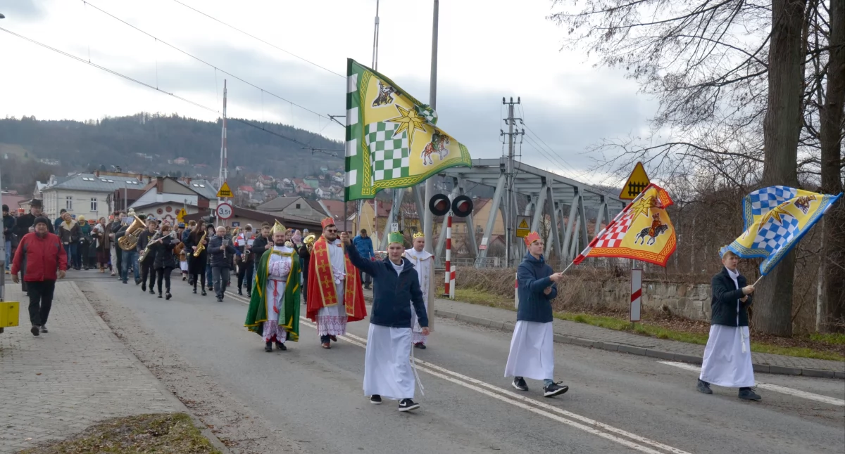 Religia, Orszak Trzech Króli przejdzie ulicami Suchej Beskidzkiej dziesiąty - zdjęcie, fotografia
