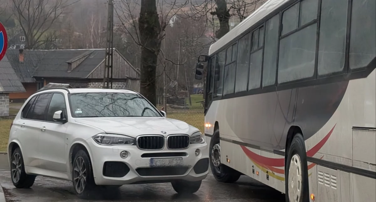 Interwencje, weekendy blokują wjazd kościoła tygodniu szkoły! (video) - zdjęcie, fotografia