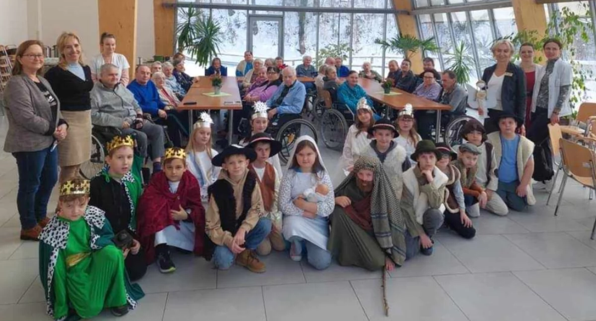 Ze szkolnej ławy, Spotkanie trzecioklasistów pacjentami szpitala Makowie Podhalańskim - zdjęcie, fotografia