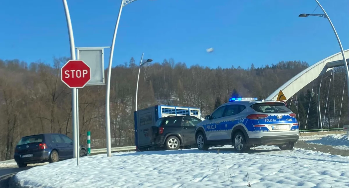 Wypadki drogowe, Sucha Beskidzka zachował ostrożności zapłaci mandat - zdjęcie, fotografia