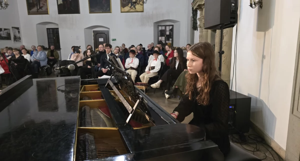 Koncerty – Muzyka , Zagrali zaśpiewali babć dziadków - zdjęcie, fotografia