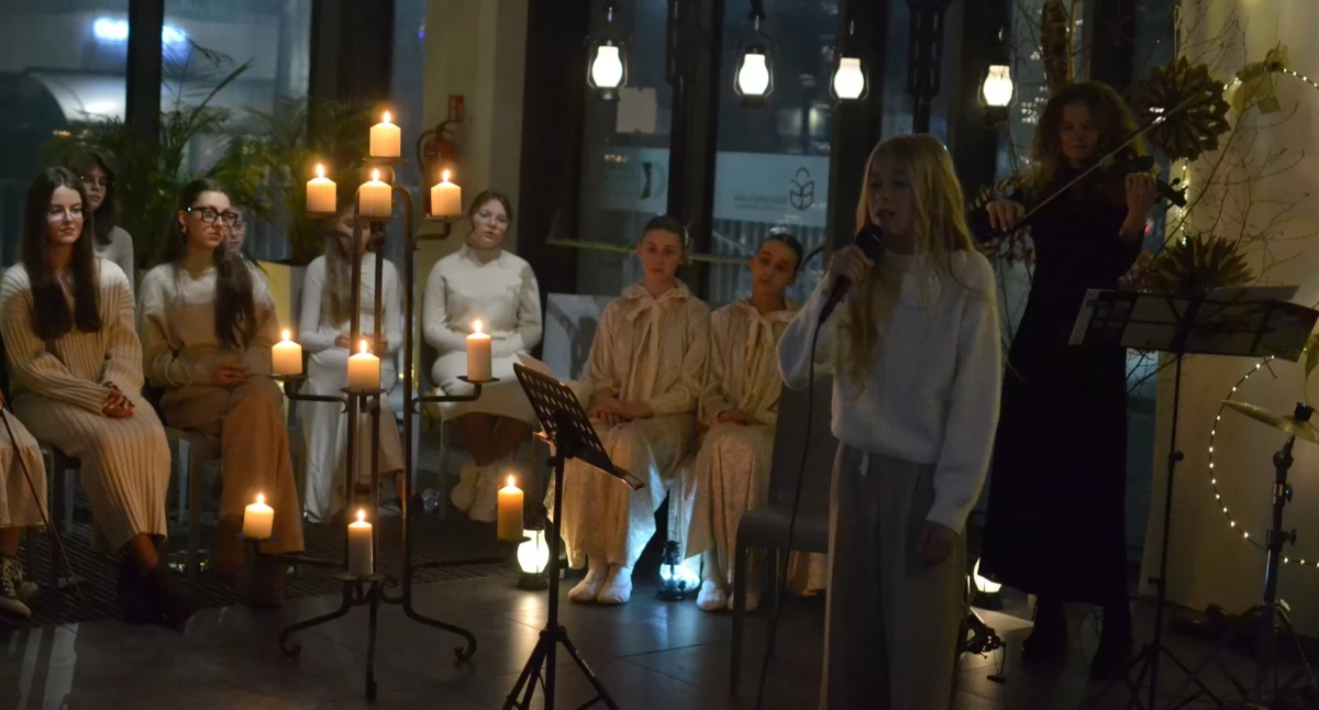 Koncerty – Muzyka , Dźwięki dobroci zabrzmiały tylko Suchej Beskidzkiej (zdjęcia video) - zdjęcie, fotografia