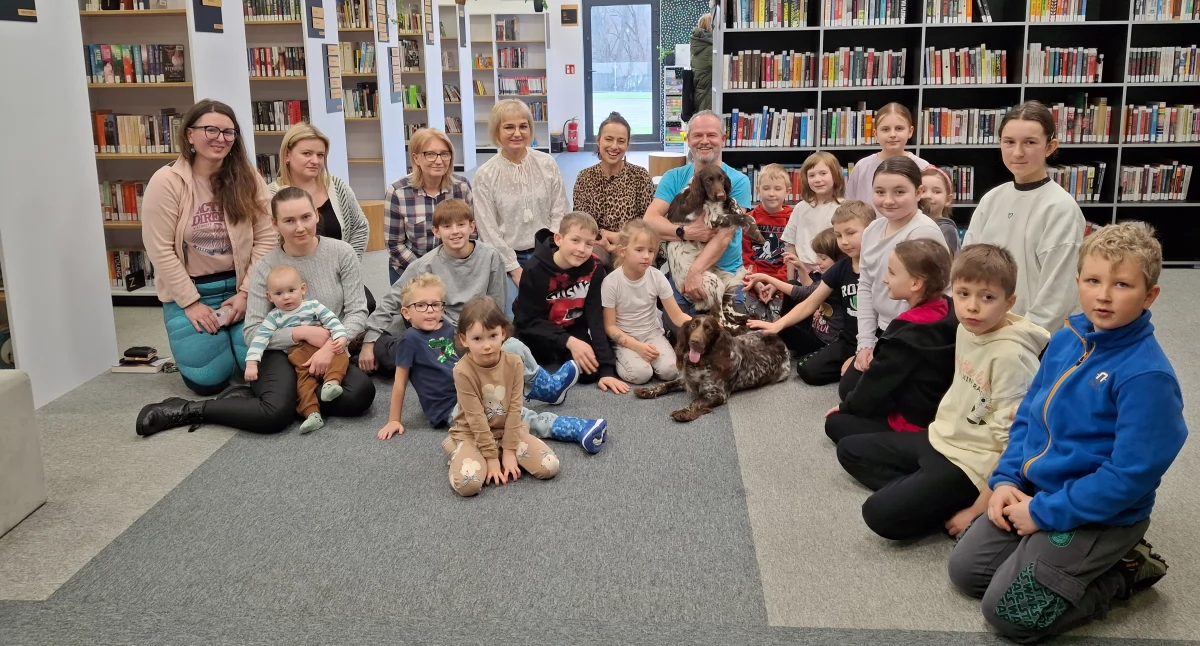 Zdrowie i uroda, Dogoterapia niecodzienne wydarzenie Gminnej Bibliotece Zawoi - zdjęcie, fotografia