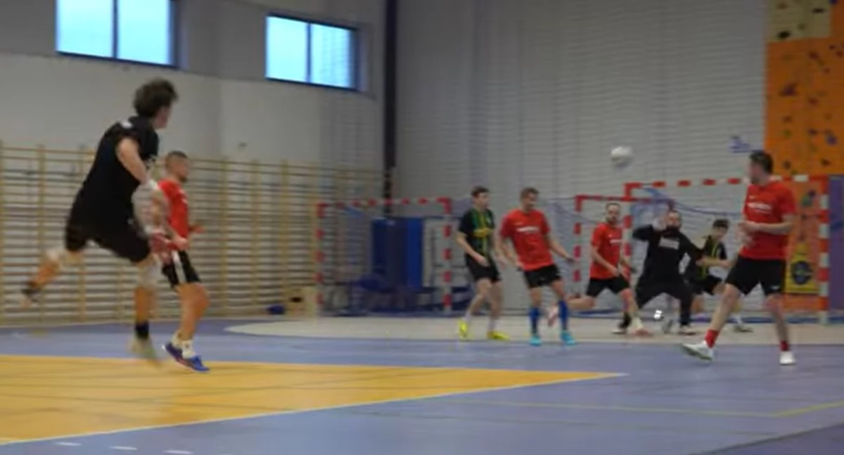 Liga Amatorska, Ostre strzelanie lidze futsalu (relacja video) - zdjęcie, fotografia