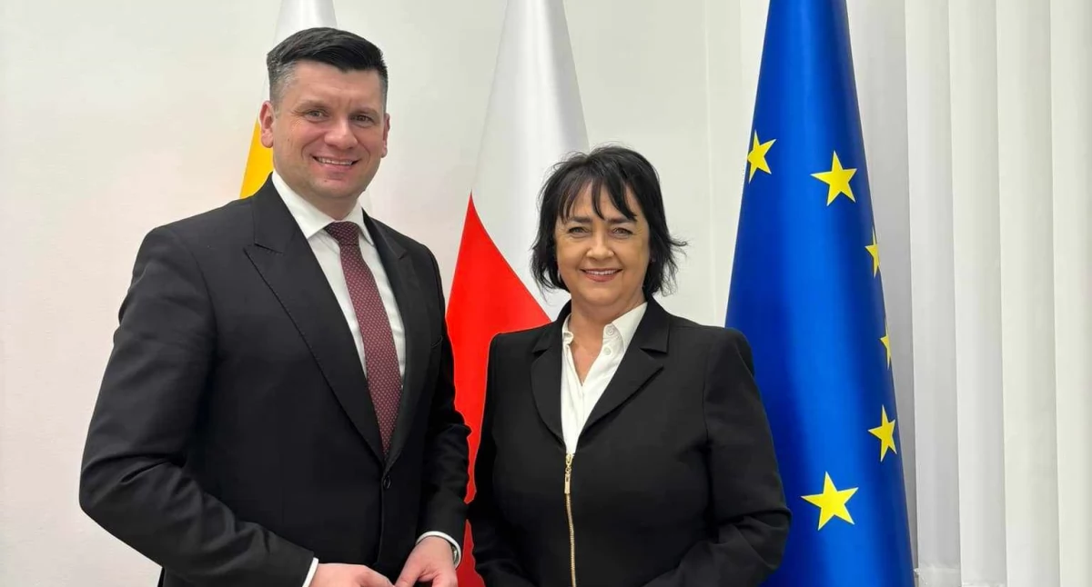Nasze sprawy, Marszałek Łukasz Smółka spotkał Suchej Beskidzkiej samorządowcami dyrektorami mieszkańcami - zdjęcie, fotografia