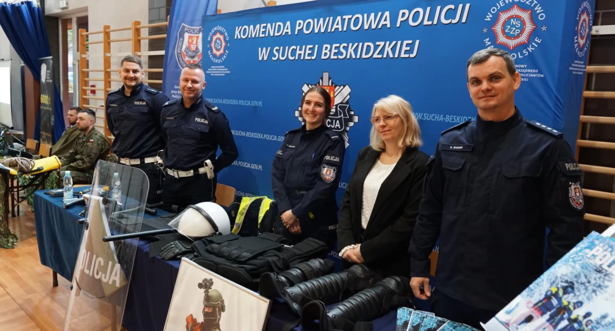 Ze szkolnej ławy, Promocja Zawodów Mundurowych powiecie suskim - zdjęcie, fotografia