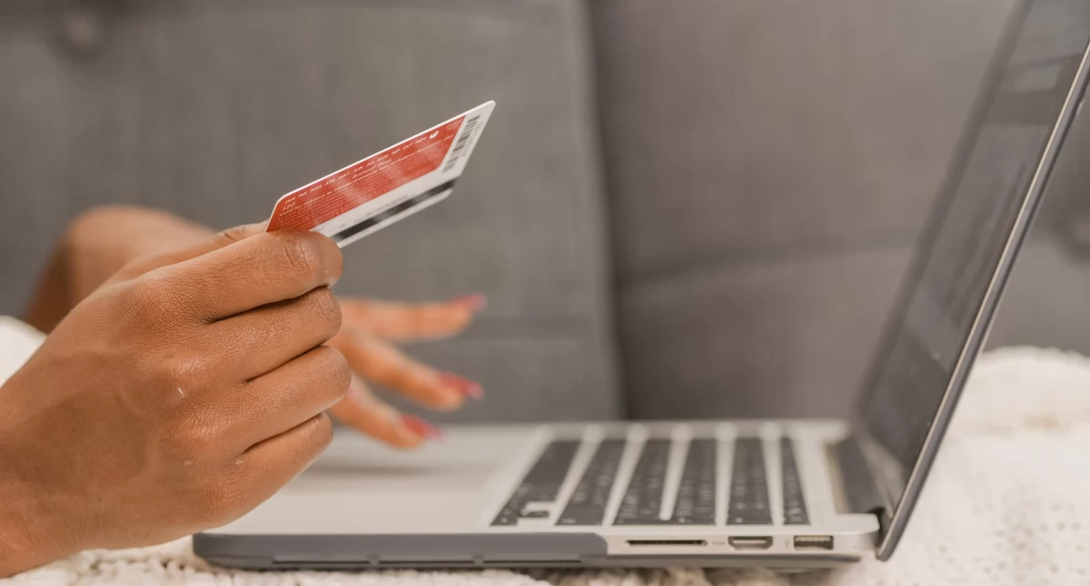 Materiał zewnętrzny, Karta kredytowa online możliwe - zdjęcie, fotografia