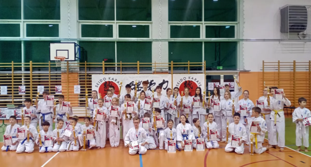Sporty walki , Młodzi karatecy rywalizowali Suchej Beskidzkiej (zdjęcia wideo) - zdjęcie, fotografia