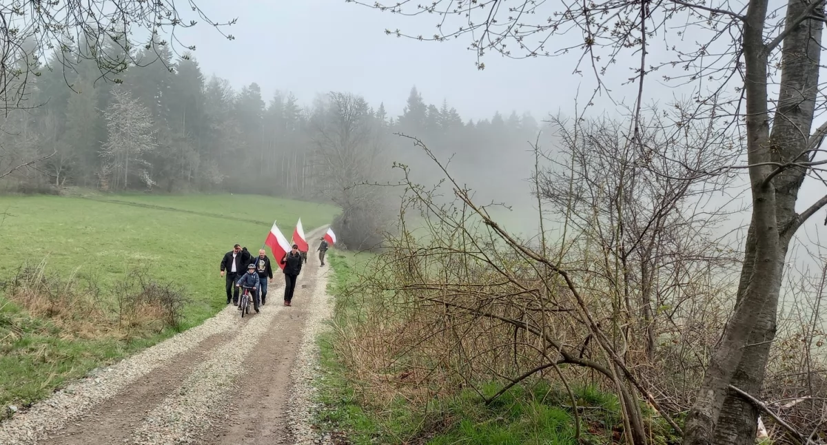 Rozrywka, Szósty Sałaptka Orzeł pamięć tradycja wspólna wędrówka - zdjęcie, fotografia
