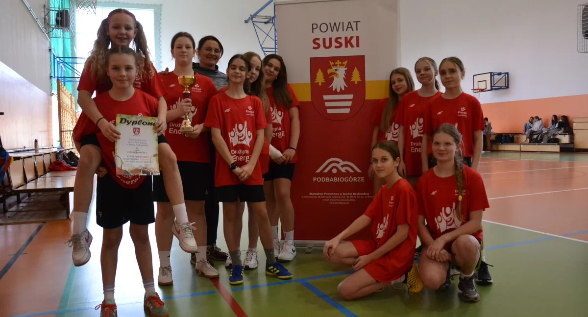 Sport szkolny, Komplet zwycięstw mistrzostwo powiatu uczennic Bystrej Podhalańskiej - zdjęcie, fotografia