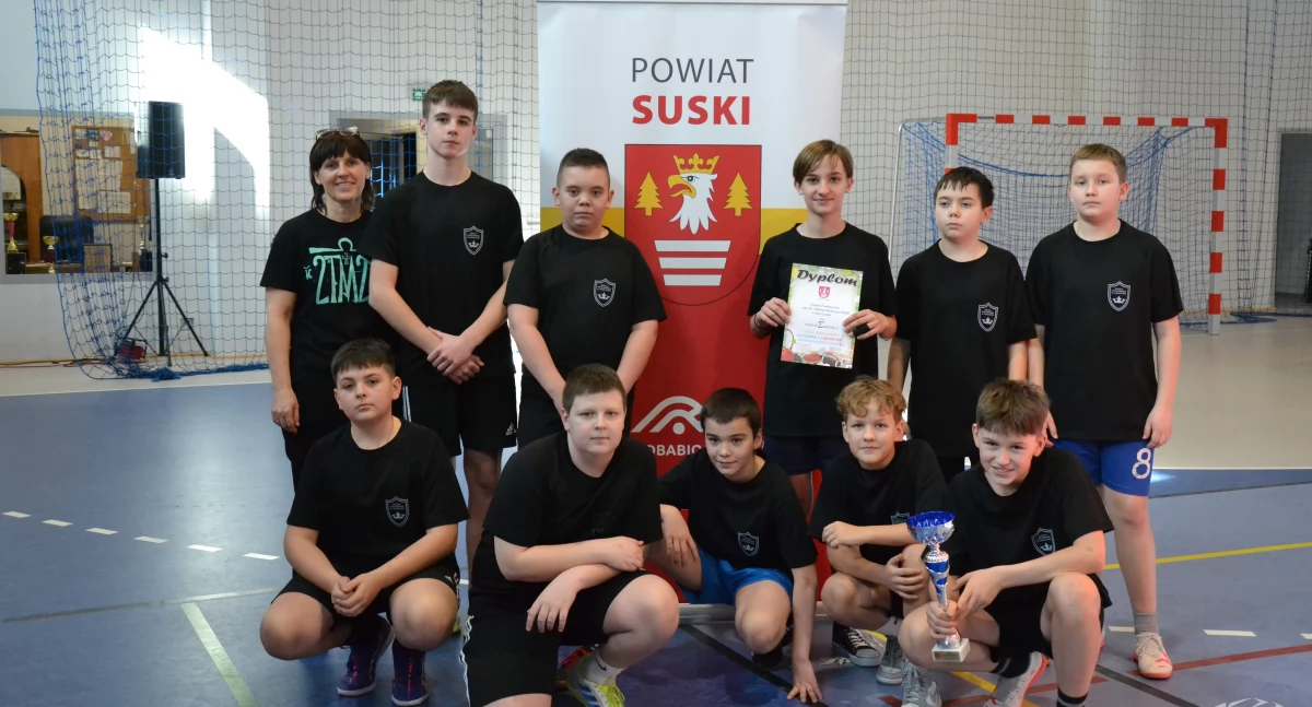 Sport szkolny, Chłopcy Juszczyna najlepsi powiecie siatkówkę - zdjęcie, fotografia