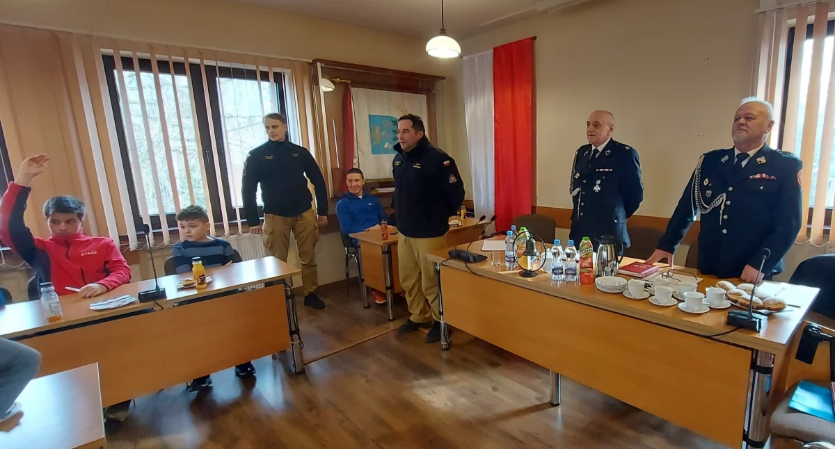 Ze szkolnej ławy, Młodzież zapobiegać pożarom - zdjęcie, fotografia