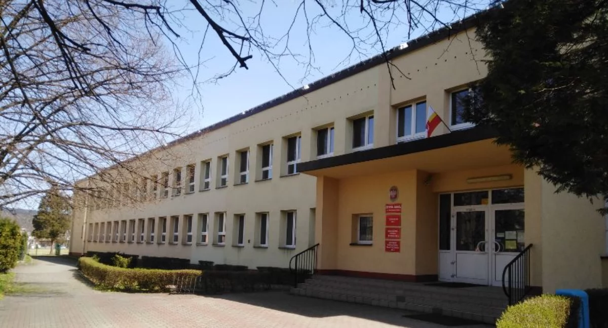 Ze szkolnej ławy, Konkurs stanowisko dyrektora Zespołu Szkół Wincentego Witosa Suchej Beskidzkiej - zdjęcie, fotografia