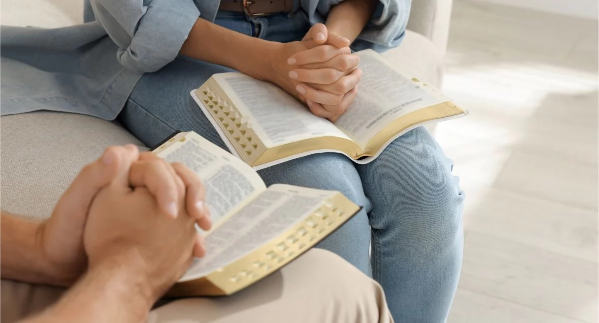 Materiał zewnętrzny, Książki religijne rozwój osobisty jakie lektury pomagają pracy sobą - zdjęcie, fotografia