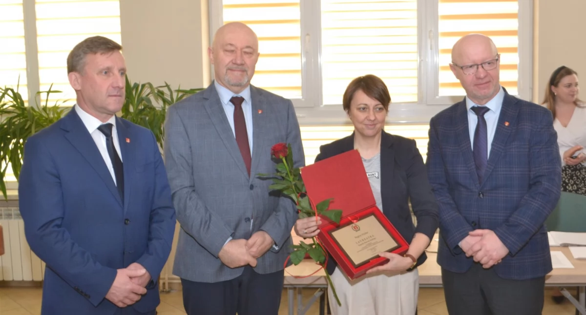 Folklor i Tradycje , Regina Wicher nagrodzona przez Starostę Suskiego - zdjęcie, fotografia