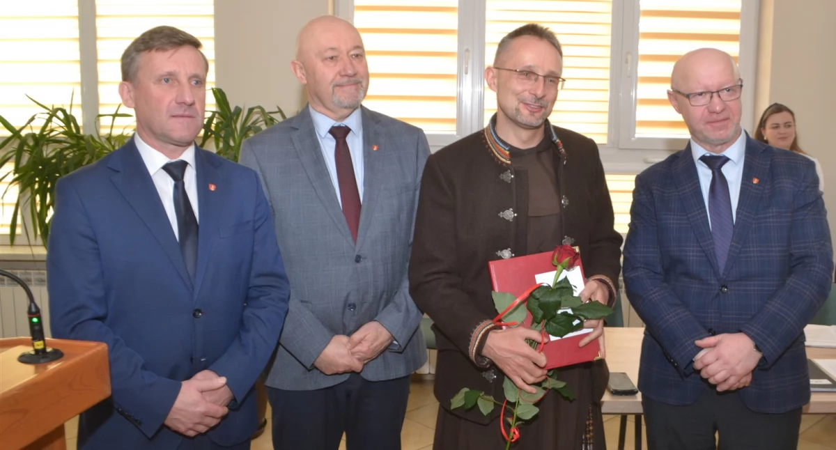 Osobowości kultury , Działalność Mariusza Wójtowicza doceniona przez Starostę Suskiego (zdjęcia wideo) - zdjęcie, fotografia