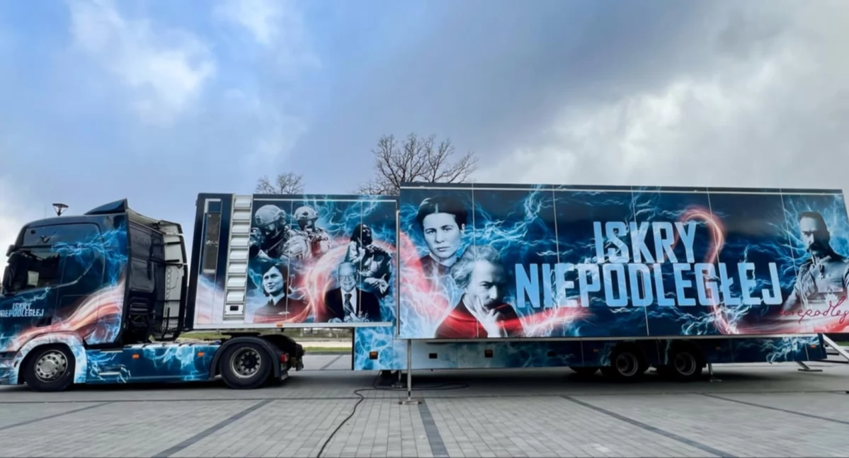 Folklor i Tradycje , Iskry Niepodległej zawitały Makowa Podhalańskiego - zdjęcie, fotografia