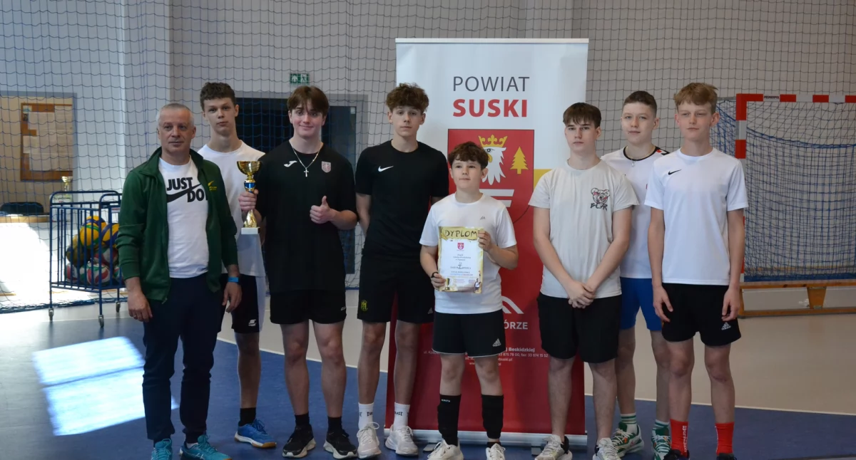 Sport szkolny, Mistrzowski tytuł siatkówkę chłopców Naprawy - zdjęcie, fotografia