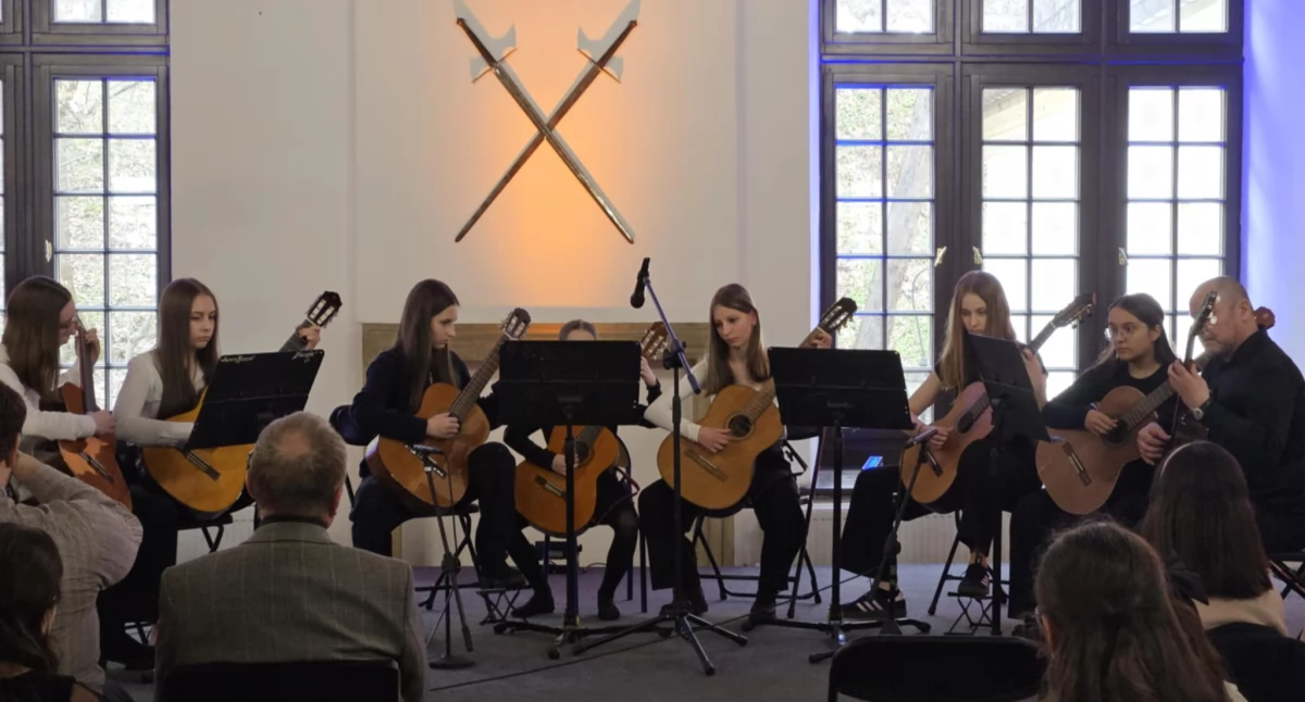 Koncerty – Muzyka , Muzyczne dźwięki zamkowej koncert Szkoły Muzycznej - zdjęcie, fotografia