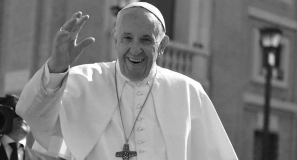 Odeszli od nas - wspomnienia , Papież Franciszek żyje Kościół pogrążony żałobie - zdjęcie, fotografia