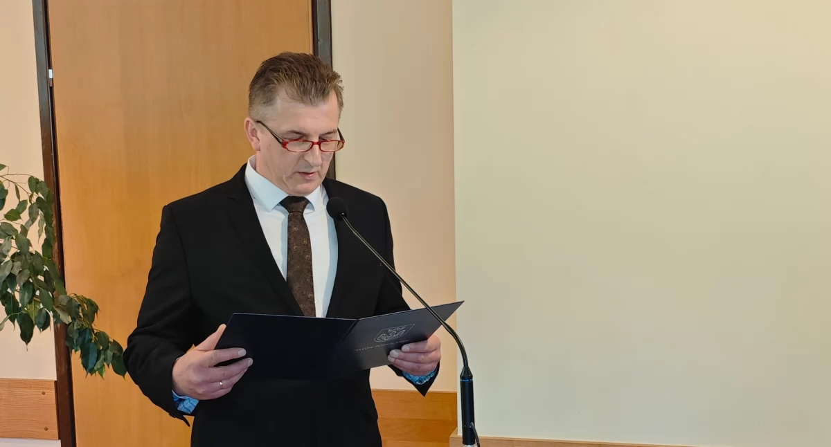 Polityka, Miejska Makowie Podhalańskim uzupełniona Paweł Pająk nowym radnym - zdjęcie, fotografia