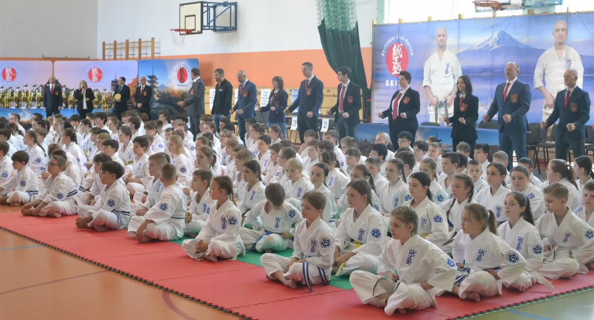 Sporty walki , Suski Turniej Seido Karate Dzieci Młodzieży uświetnił jubileusz Piotra Pawła Michulców - zdjęcie, fotografia
