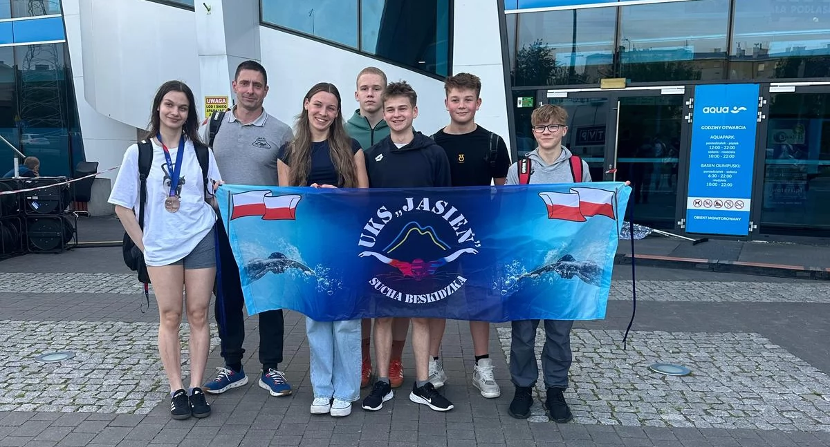 Pływanie, Wrona brązową medalistką mistrzostw Polski Wiktoria Gracjasz finałach - zdjęcie, fotografia