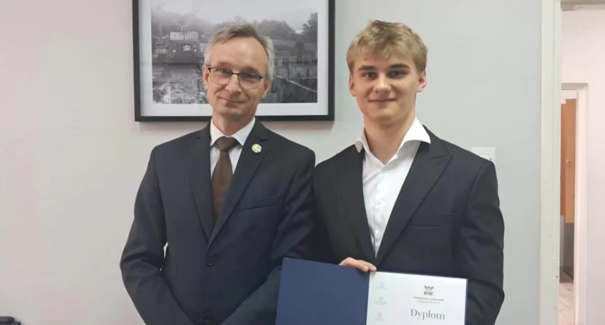 Ze szkolnej ławy, Mateusz Laureatem Stopnia Konkursu Złoty Indeks PK” - zdjęcie, fotografia