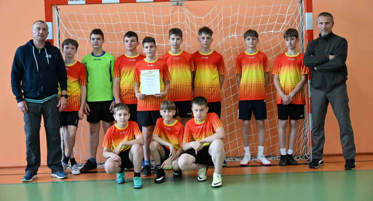 Sport szkolny, Chłopcy Sidziny wygrywają mistrzami powiatów myślenickiego tatrzańskiego - zdjęcie, fotografia