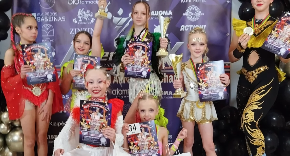 Lekkoatletyka, Aleksandra Ryszawy Julia Semik Fitness Sucha Beskidzka medalistkami mistrzostw świata - zdjęcie, fotografia
