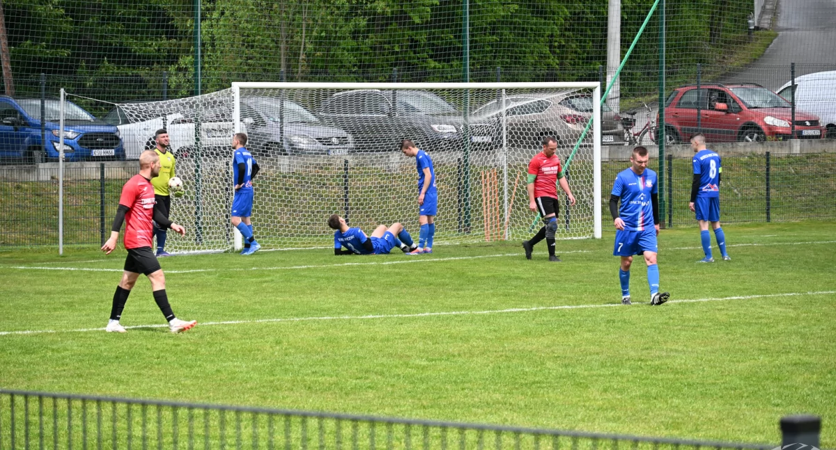 Piłka nożna, Pikarska środa Tempo delegacji Dobczycach Formalność Naroża Żuraw grają siebie - zdjęcie, fotografia