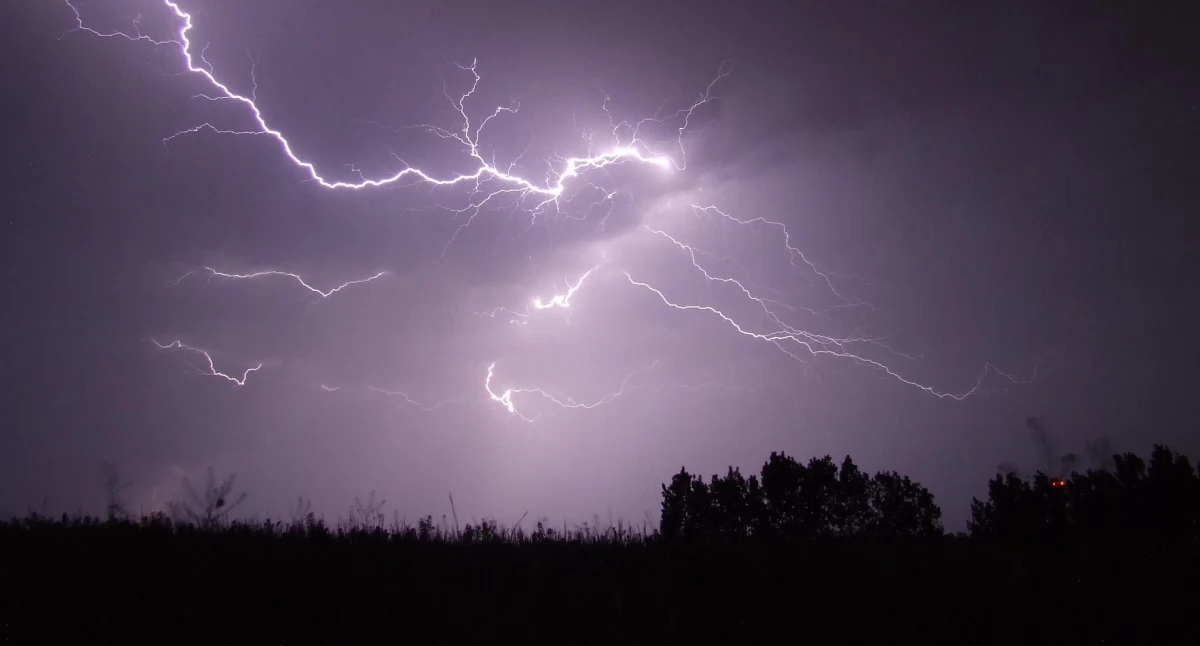 Pogodynka, Gwałtowne zmiany pogody powiecie suskim ostrzega - zdjęcie, fotografia