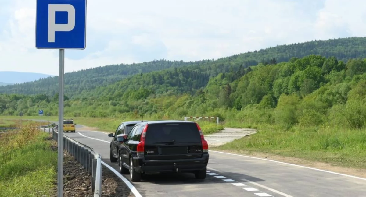 Drogi i Transport, miejsca parkingowe stacji Zembrzyce - zdjęcie, fotografia