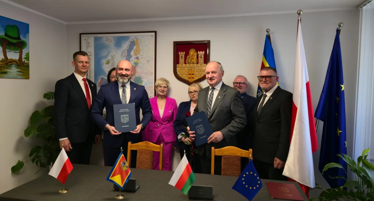 Polityka, partnerstwa Suchej Beskidzkiej Fromborkiem - zdjęcie, fotografia