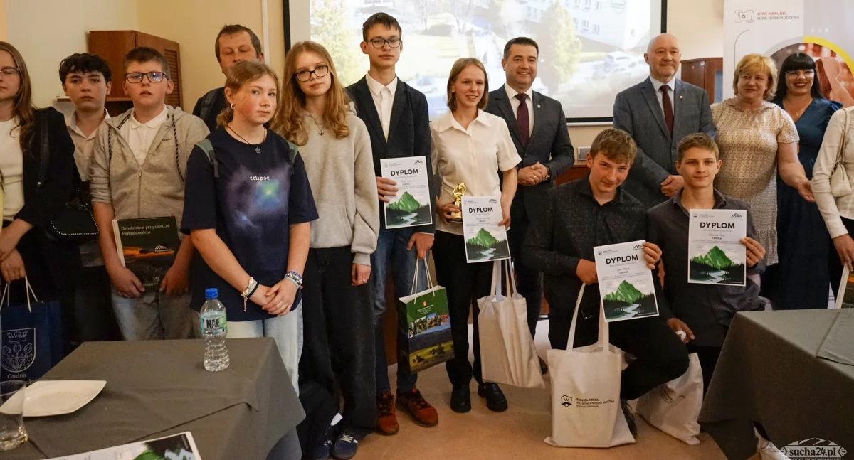 Ze szkolnej ławy, „Niezwykłe Podbabiogórze” finał edycji Powiatowego Konkursu Wiedzy Własnym Regionie - zdjęcie, fotografia