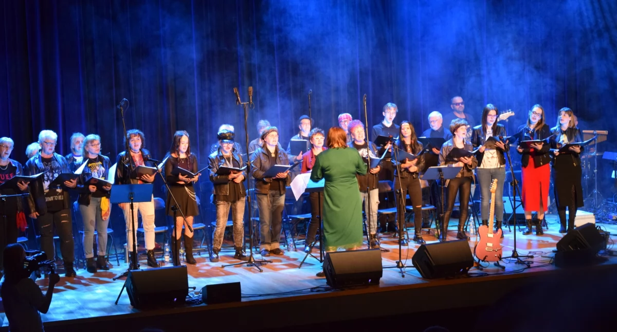 Rozrywka, „Wsiądź pociągu wspomnień” koncert przebojami Maryli Rodowicz Suchej Beskidzkiej - zdjęcie, fotografia