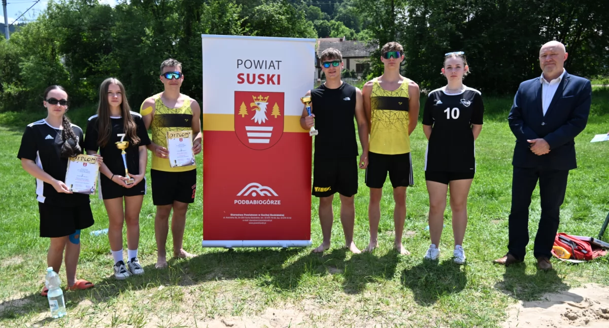 Sport szkolny, Dziewczyny Witosa chłopcy Kołłątaja mistrzami powiatowymi siatkówkę plażową - zdjęcie, fotografia