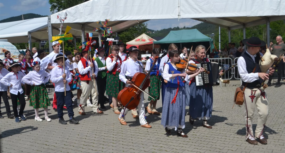 Folklor i Tradycje , Stryszawa świętowała tradycję Święto Zabawki Ludowej - zdjęcie, fotografia