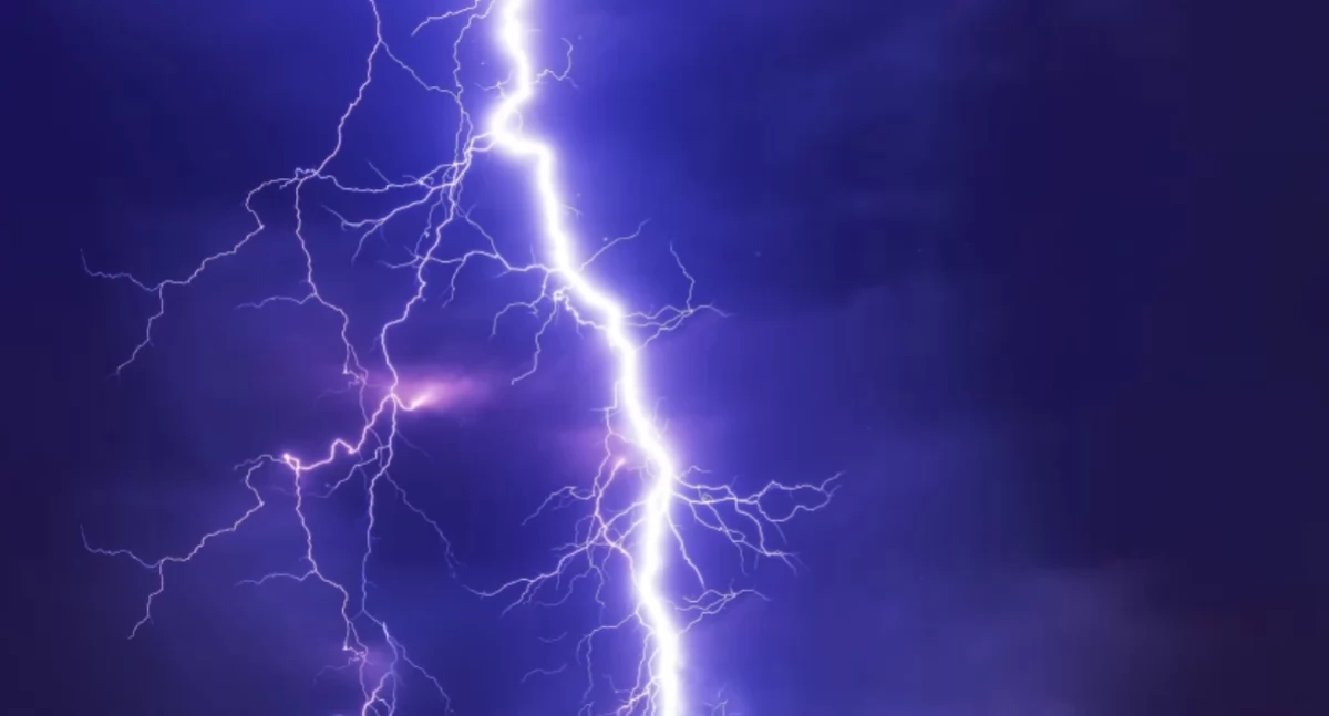 Pogodynka, Ostrzeżenie meteorologiczne powiatu suskiego burze gradem silnym wiatrem - zdjęcie, fotografia