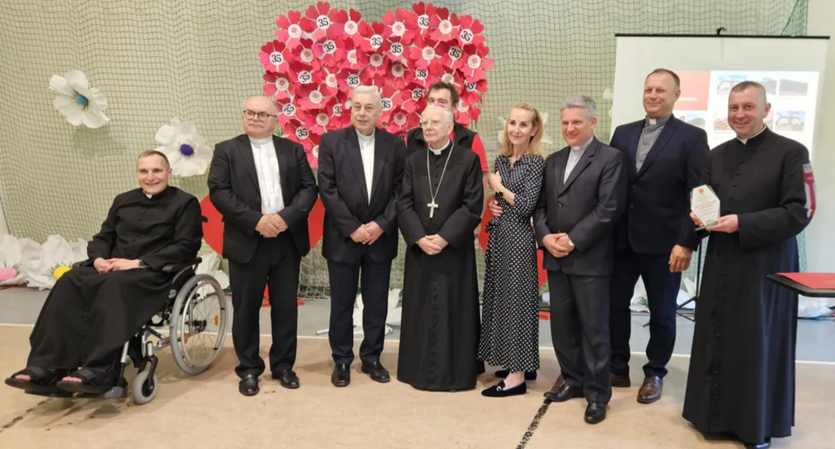 Pomoc społeczna, Caritas Archidiecezji Krakowskiej - zdjęcie, fotografia