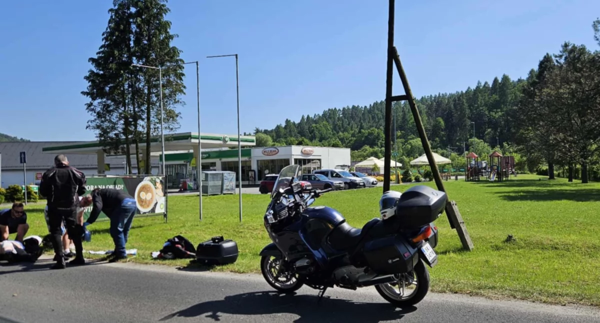 Wypadki drogowe, Wypadek drogowy Zembrzycach osoby poszkodowane - zdjęcie, fotografia