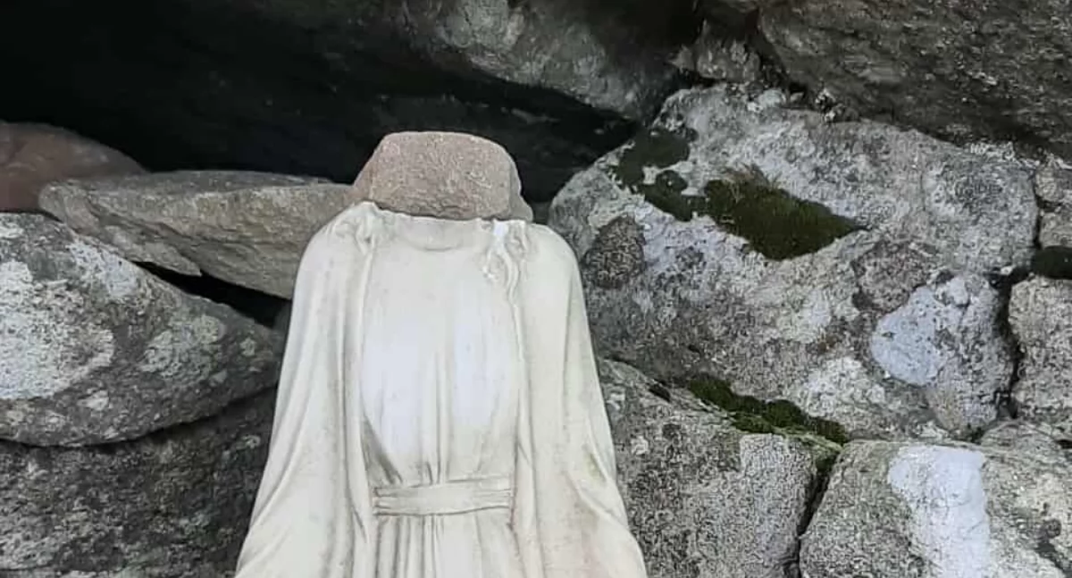 Kronika kryminalna, Babia Góra Ktoś uszkodził figurę Matki Boskiej - zdjęcie, fotografia